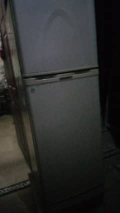 dawlance refrigerator medium size