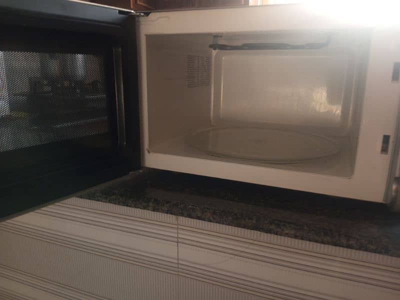 Dawlance microwave oven. 2