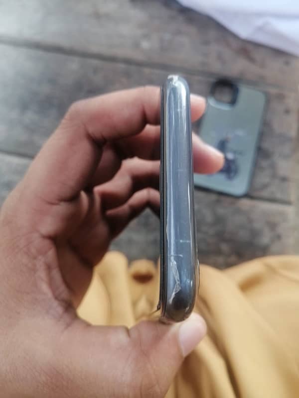 iPhone 11 64Gb 7