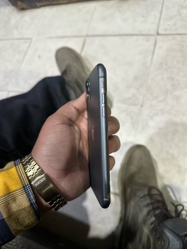 IPHONE 11 64 GB FACTORY UNLOCK 0