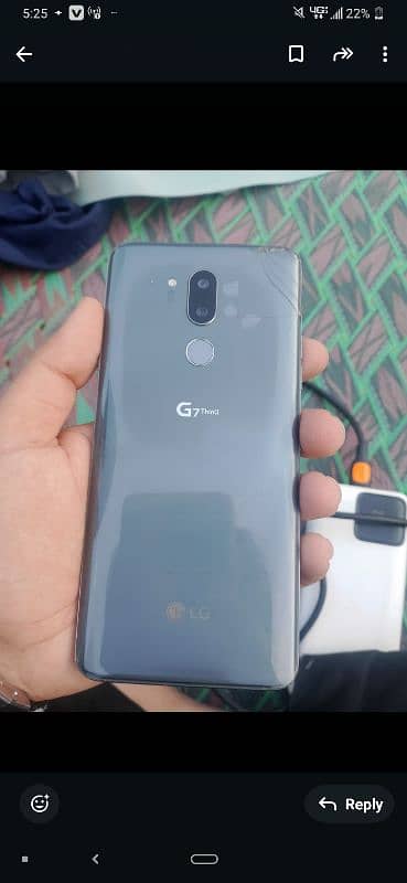 LG g7 hai 4 64 pta hai only back halki se toti hai 0