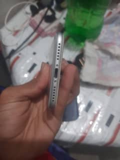 Iphone 7 condition 10/10 battery aur finger nai work karta baki all ok