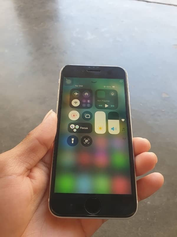 I phone Se 2020 2nd Generation 7