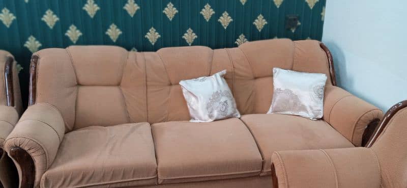 7 seater sofa with table set  in good condition urgent sale 0