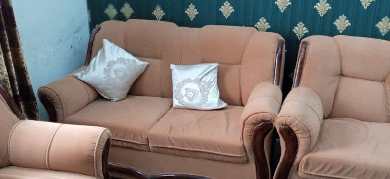 7 seater sofa with table set  in good condition urgent sale 2