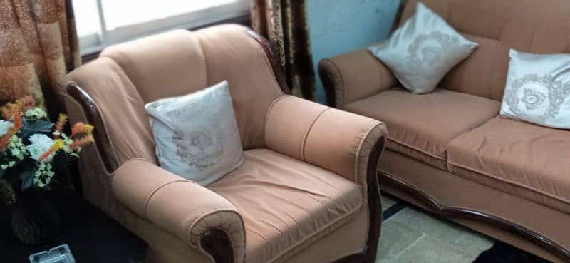 7 seater sofa with table set  in good condition urgent sale 5