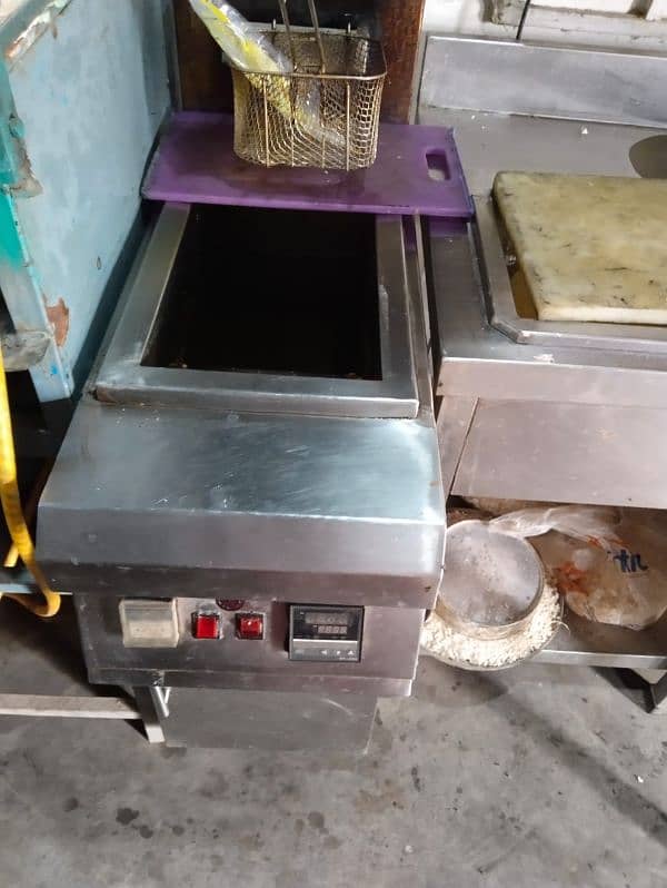 1 fryer electric 5 ltr+1 fryer electric and gas 16 ltr 1