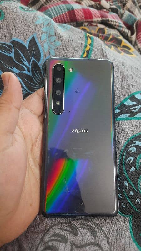 Aquos Sharp R5 1