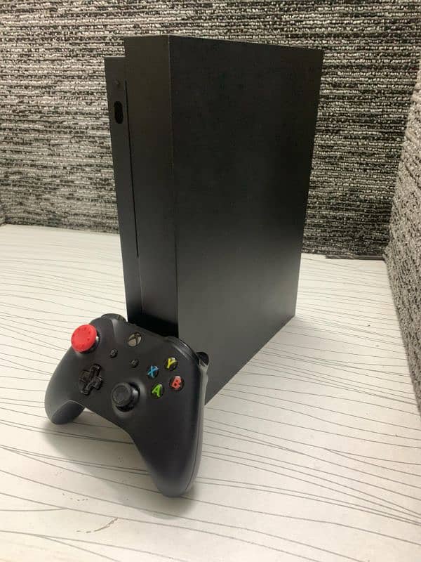 Xbox One X (1-TB) 6