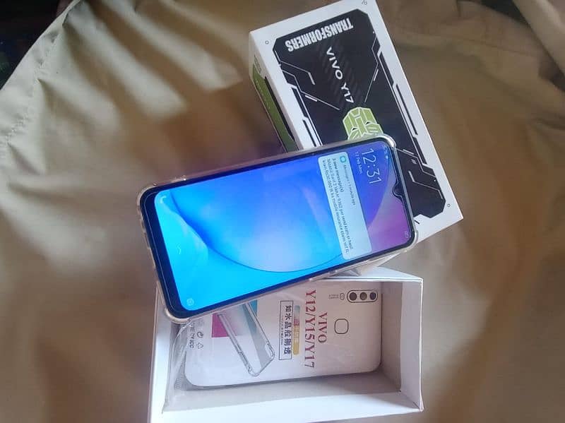 Vivo y17 8/256 GB 0