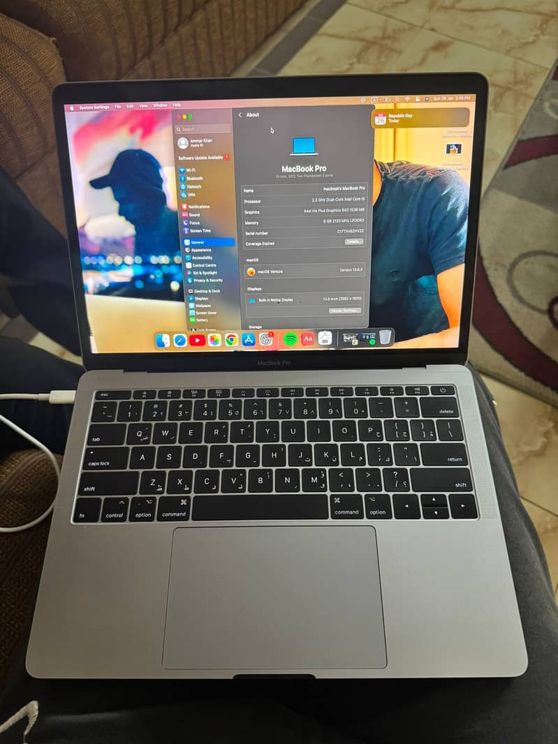 Macbook pro 2017 512gb 8gb ram 4