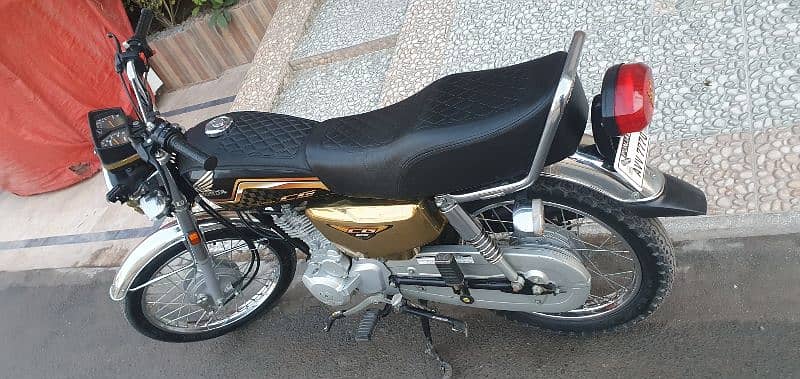 Honda CG 125 Glod Special Edition 4