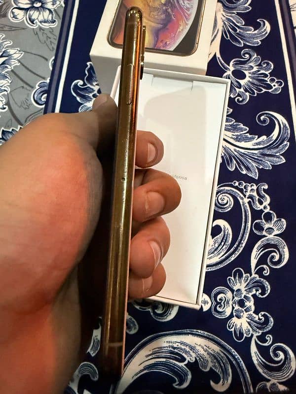 iphone xs  pta 6