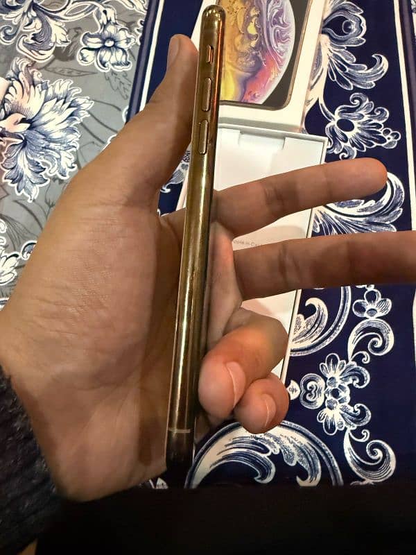 iphone xs  pta 8