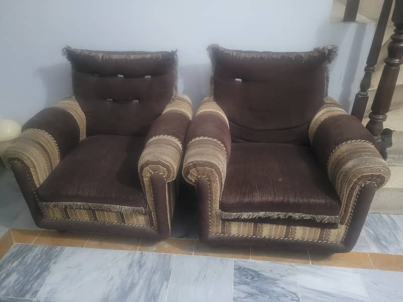 Sofa set and table in Johar town Lahore 1