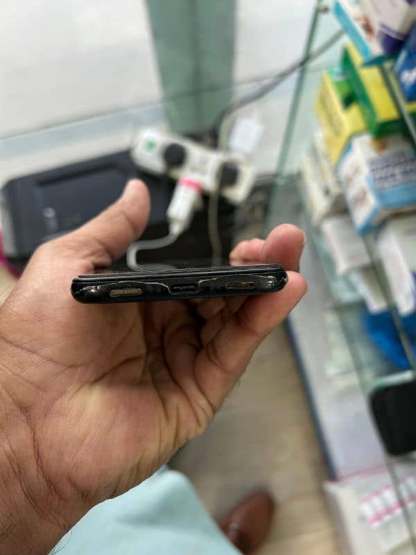 Google pixel 4a 6/128 condition 10/9.5 contact me 0325-8688071 5