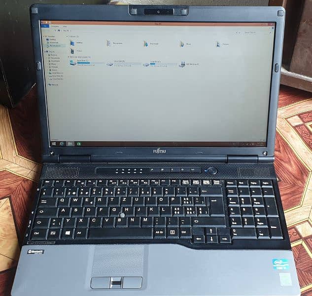 Fujitsu laptop core i7.3th ram. 8gb SSD. 256GB 1