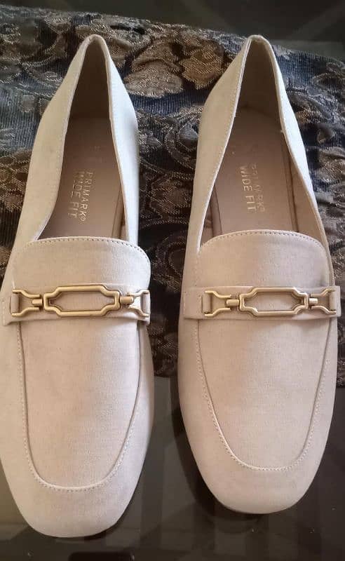 2 pair of ladies shoes for sale 5