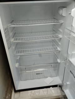 HAIER REFRIGERATOR MEDIUM SIZE