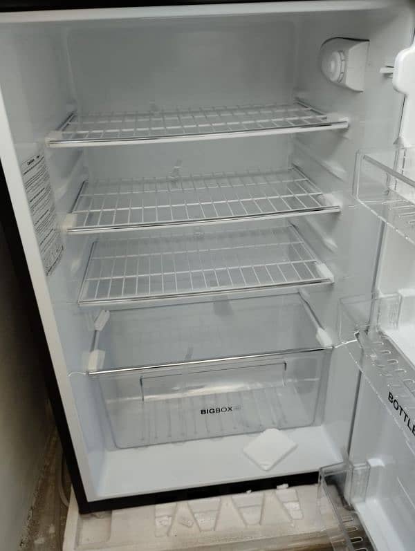 HAIER REFRIGERATOR MEDIUM SIZE 0