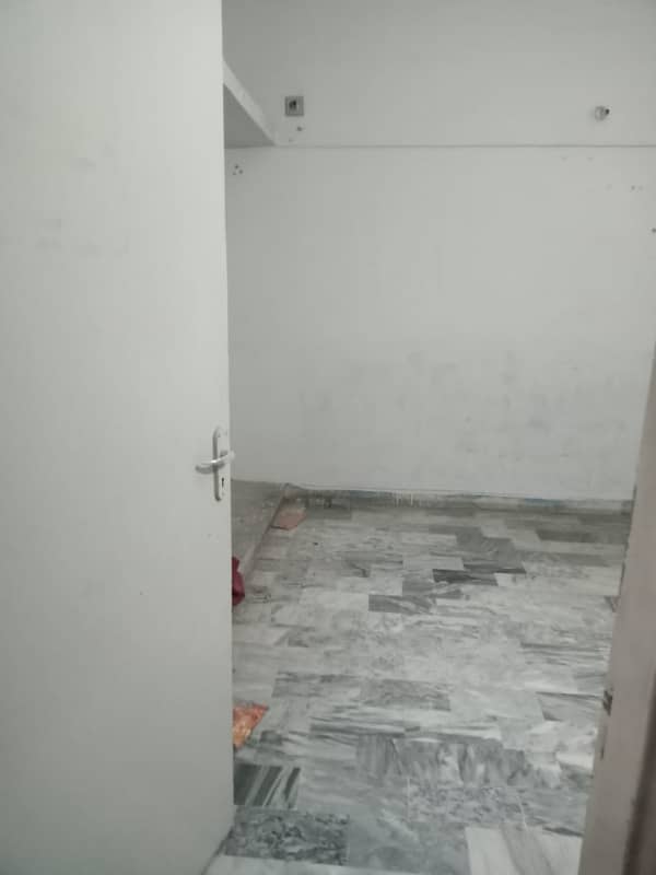 Flat Rent per Majood hai. . . Near Johar-Mor karachi 1