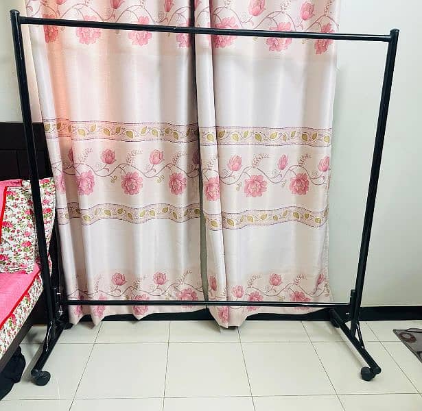 Metallo Portable Cloth Hanging Stand Rack with tyres 0