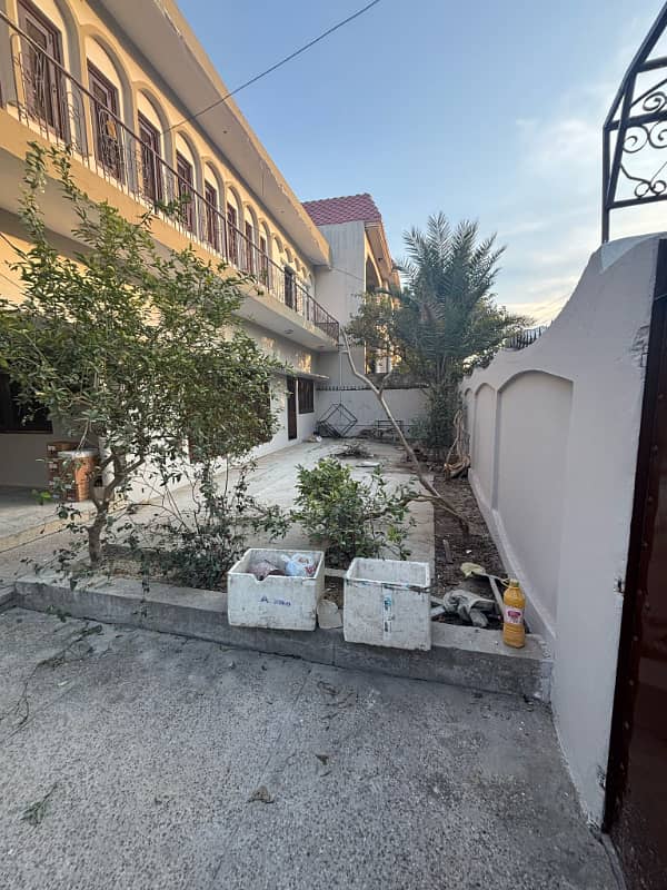 Corner House for sale in bilal town 6