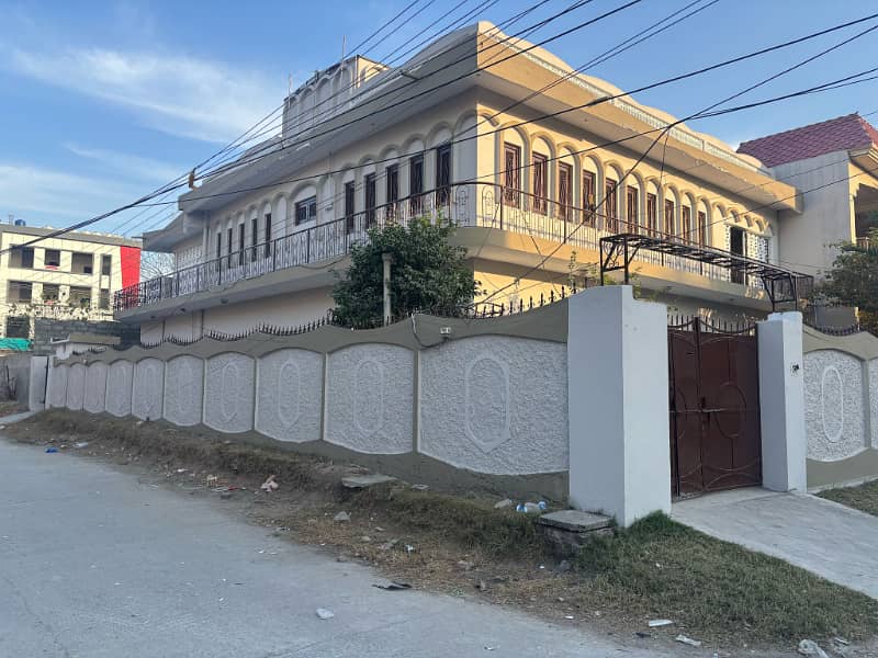 Corner House for sale in bilal town 8