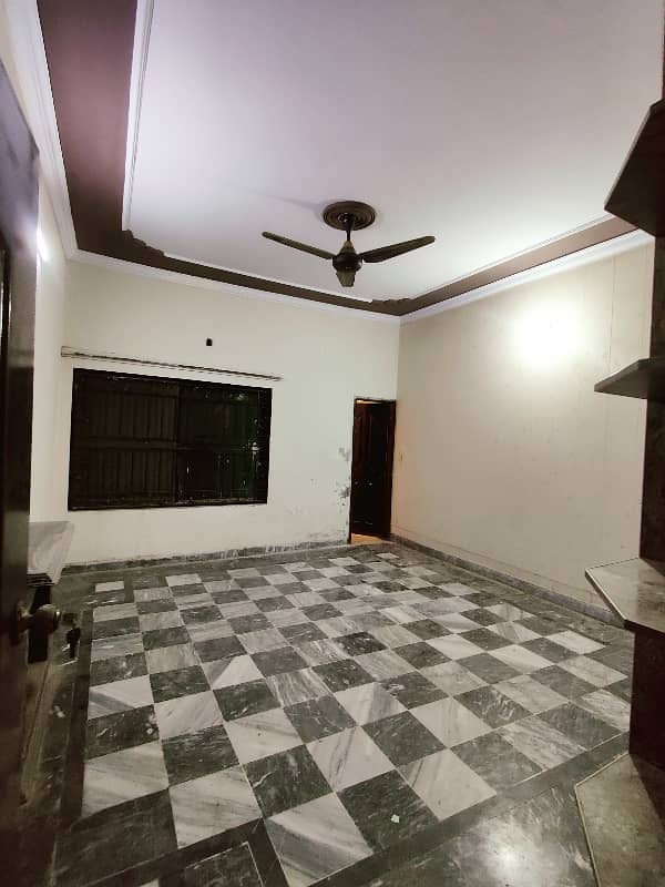 BEAUTIFUL FULL HOUSE PRIME LOCATION KHYABAN E TANVEER CHAKLALA SCHEME III 4