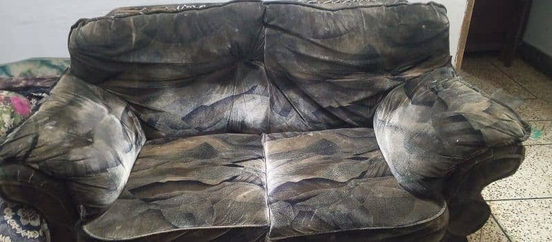 Used Sofa Set, 7 seater 3