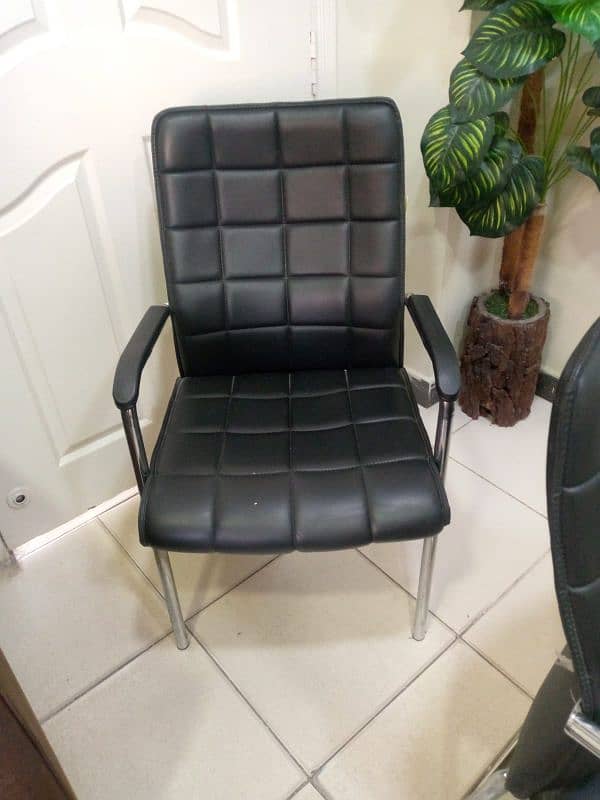 Office Chairs / CEO Chair / boss chair / chairs in Karachi / employe 3