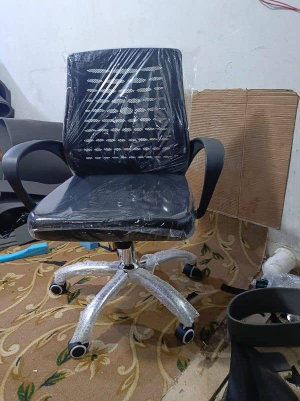 Office Chairs / CEO Chair / boss chair / chairs in Karachi / employe 8