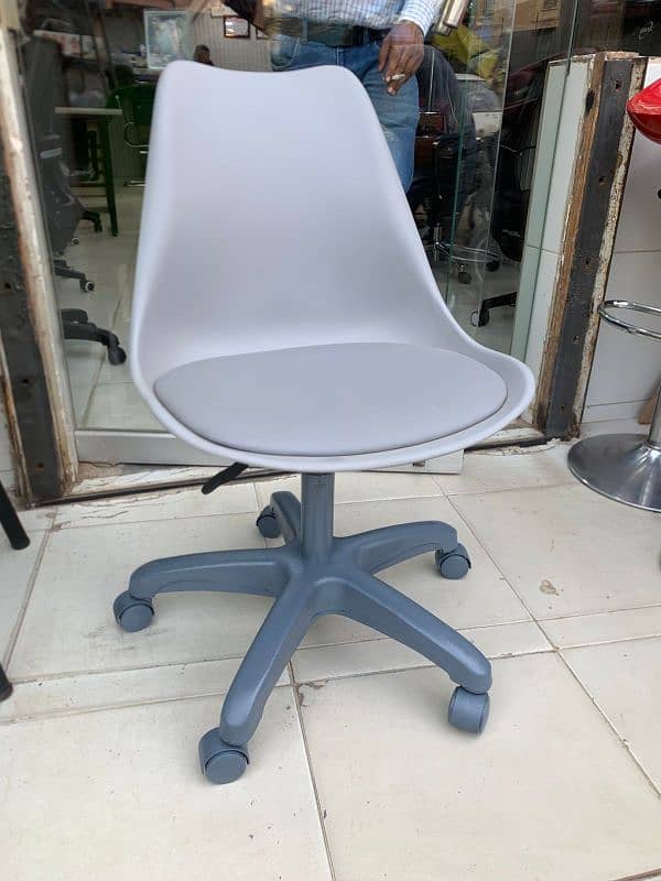 Office Chairs / CEO Chair / boss chair / chairs in Karachi / employe 13