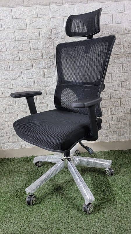 Office Chairs / CEO Chair / boss chair / chairs in Karachi / employe 16