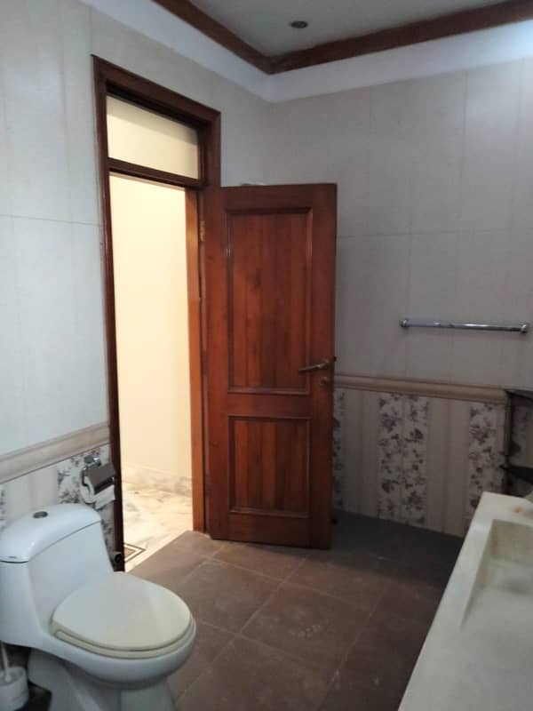 2000SQYFT 3 SIDE CORNER APARTMENT FOR RENT 13