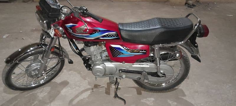 HONDA CG 125 RED COLOR, 2024 MODEL 0