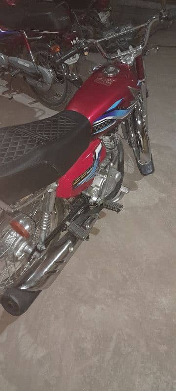 HONDA CG 125 RED COLOR, 2024 MODEL 4