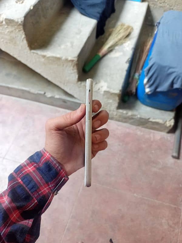 Oppo a57 4/64 5