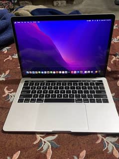 MacBook Pro 2017 13” 16GB RAM 500GB SSD core i5