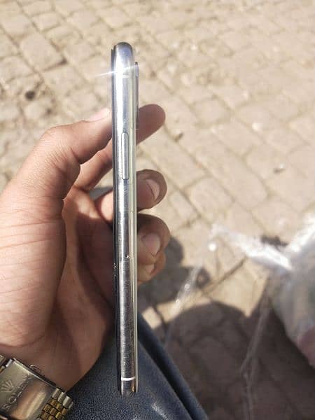 Iphone Xs Non PTA Silver Colour 4