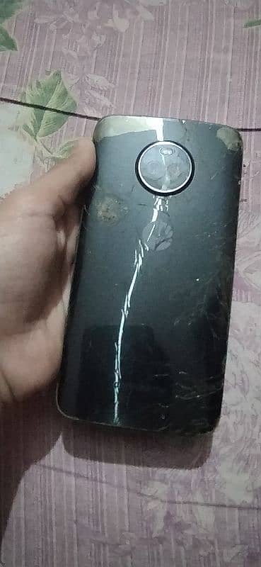 moto x4 panel new condition 10/10 and moto e4 10/7.5 1