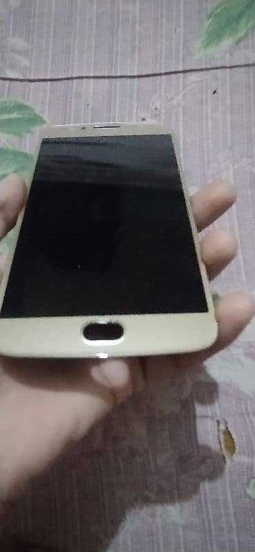 moto x4 panel new condition 10/10 and moto e4 10/7.5 7