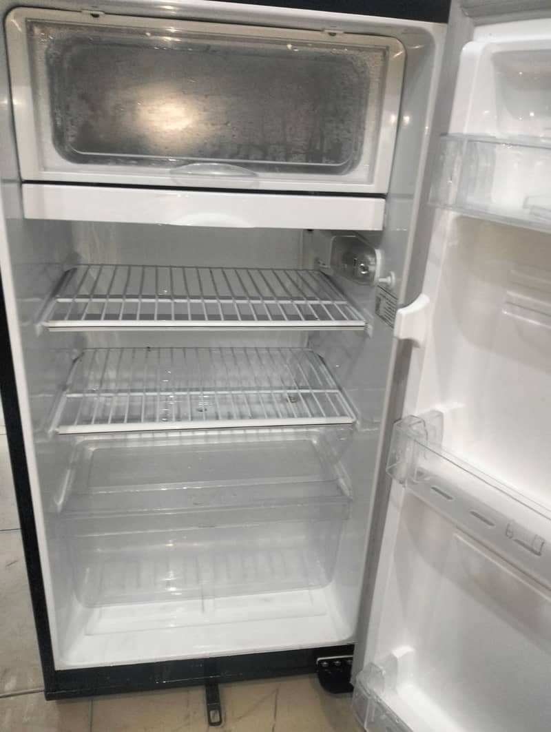 PEL room size fridge with warranty card (0306=4462/443) awsumset 4