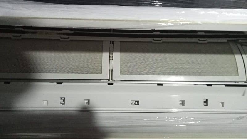 Haier 1.5 ton DC inverter air purifier system 1