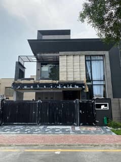 10 Marla House Available For Sale In Ghaznavi Block Bahria Town Lahore