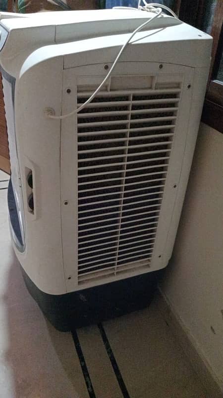 Airasia aircooler in good condition 1