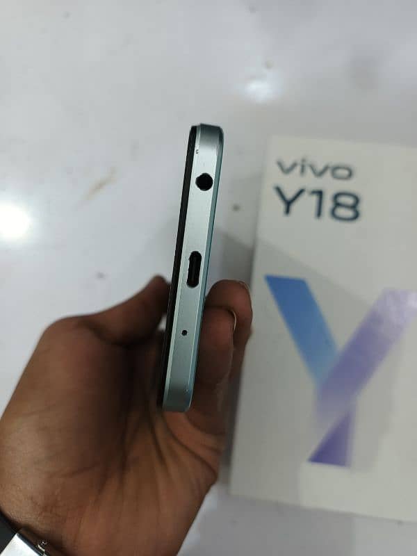 vivo y18 4+4/128 3