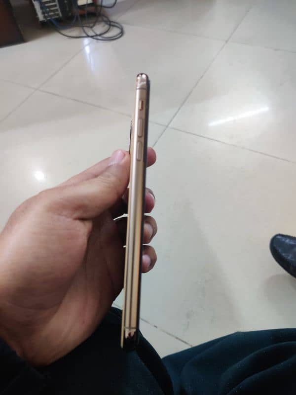 iPhone 11 pro max 256gb pta approved 8