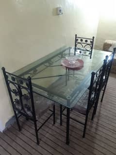 Rought Iron Dinning Table with 4 chairs (must read add)