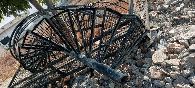 TWO FLOOR STEEL STAiRS 2